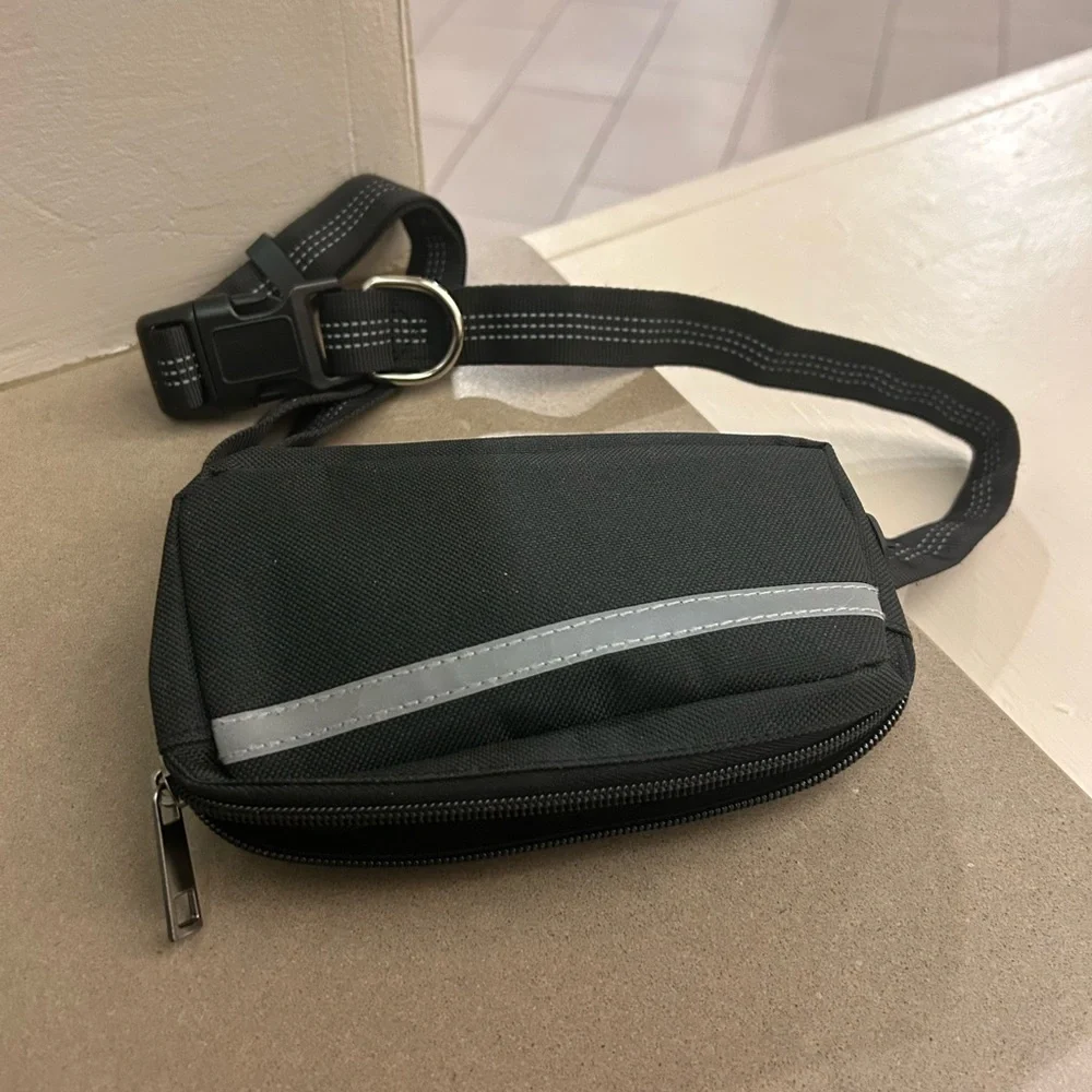 Pet Leash Black and Gray with carrying Bag—gorgeous and handy! Like new
